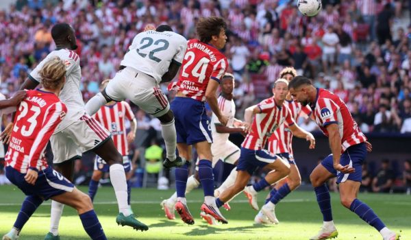 El Real Madrid pierde el derbi ante el Atlético y deja escapar al Barcelona