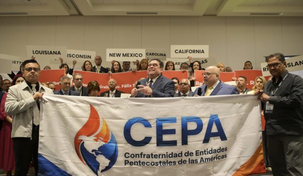 Líderes religiosos piden a Trump extender el TPS para salvaroreños un día antes de su fin
