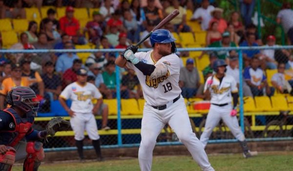 Los Tigres de Chinandega arrebatan al Bóer y avanzan a los cuartos de final en el Pomares