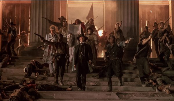 Una escena épica de Walker y los invasores en la fachada de la antigua catedral metropolitana de Managua. LA PRENSA / UNIVERSAL PICTURES