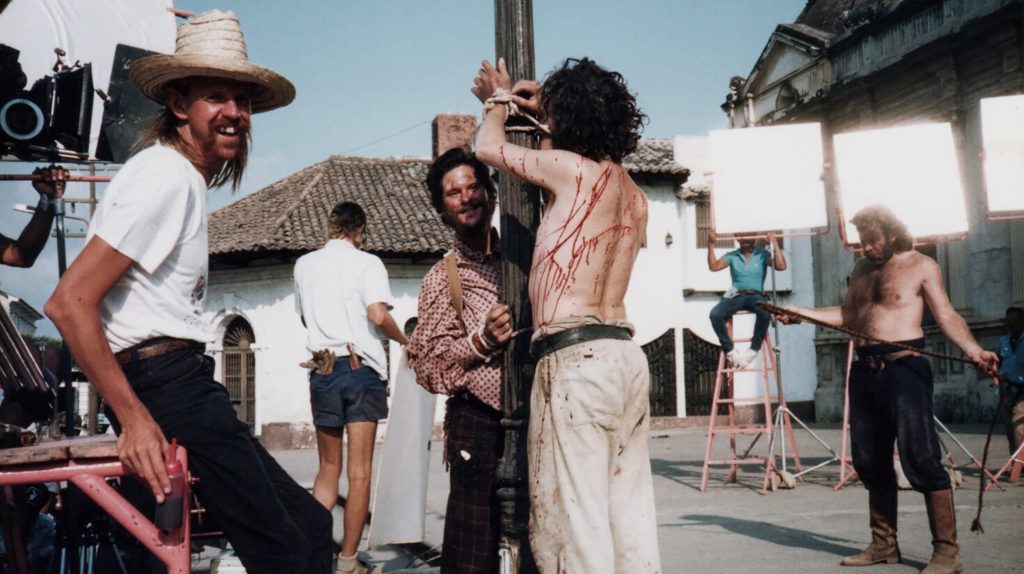 El director Alex Cox en una de las locaciones. Para el cineasta, la historia de Walker reflejaba la intervención estadounidense en Centroamérica bajo la administración de Ronald Reagan. LA PRENSA / UNIVERSAL PICTURES