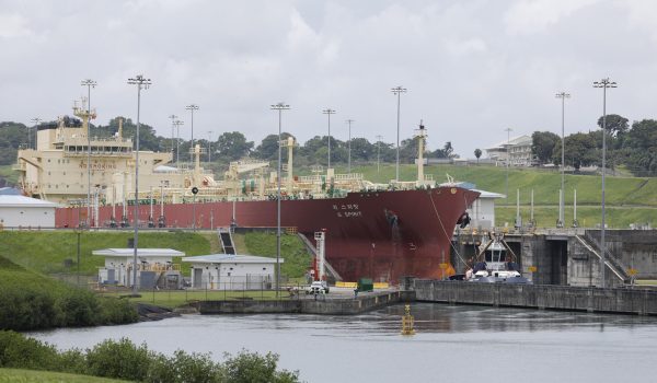 Canal de Panamá implementa nueva restricción que reduce tránsitos a 32 diarios