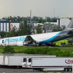 El avión de Amazon que se estrelló en Miami chocó con una furgoneta con siete pasajeros