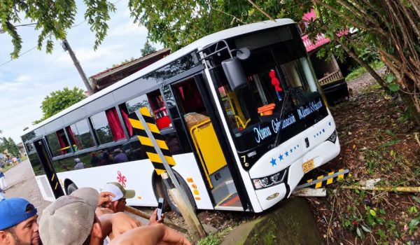 Conductor de bus sufrió infarto en pleno recorrido en Nueva Guinea, Caribe Sur. Foto: Noticias del Caribe