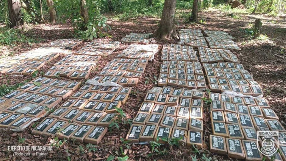Ejército incauta 400 paquetes de cocaína en la ribera del Río San Juan, Nicaragua. Foto: Ejército de Nicaragua.