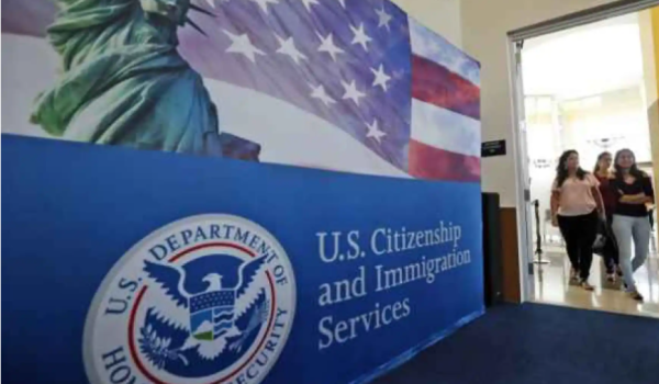 Un juez federal en Houston ordenó al Gobierno de Estados Unidos facilitar el regreso al país de Marcela Linda Arias. Foto AP/Wilfredo Lee