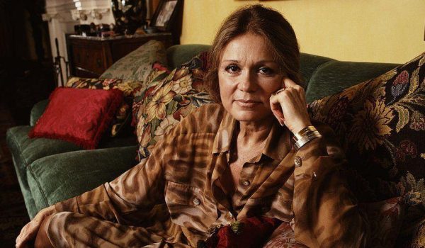 Getty Images Gloria Steinem fotografiada en 1990 en su apartamento de la ciudad de Nueva York.