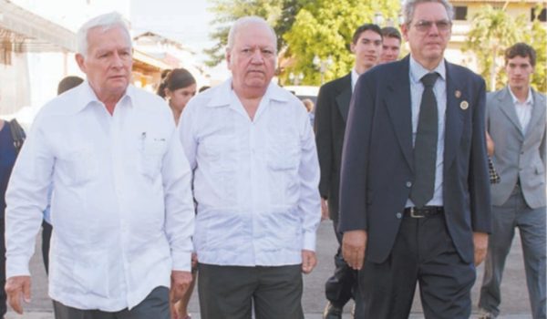Rubén Darío Salgado, al centro, en un homenaje a Darío en la Asamblea Nacional. LA PRENSA/ ARCHIVO