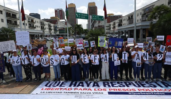 Familias de presos políticos piden a Delcy Rodríguez más liberaciones y responder por DDHH