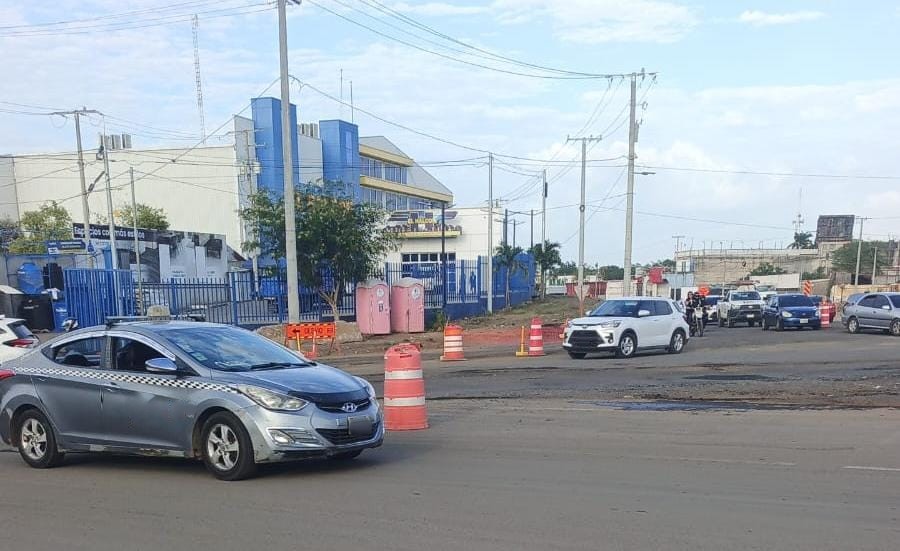 De la rotonda Cristo Rey hacia el norte también se redujo carriles a uno por cada sentido. Foto: CORTESÍA.