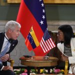 Estados Unidos celebra como «día histórico» la firma de acuerdos petroleros en Venezuela