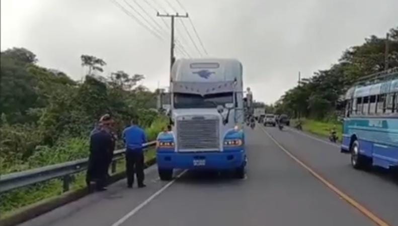 Furgón involucrado en accidente en el que murió una inspectora de la Policía en Managua. Foto: Ronald Rodríguez Solís/Facebook.