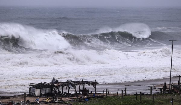 El huracán Polo ha alcanzado este martes la categoría 5, la máxima en la escala Saffir-Simpson, frente a las costas del Pacífico mexicano. EFE/ David Guzmán.