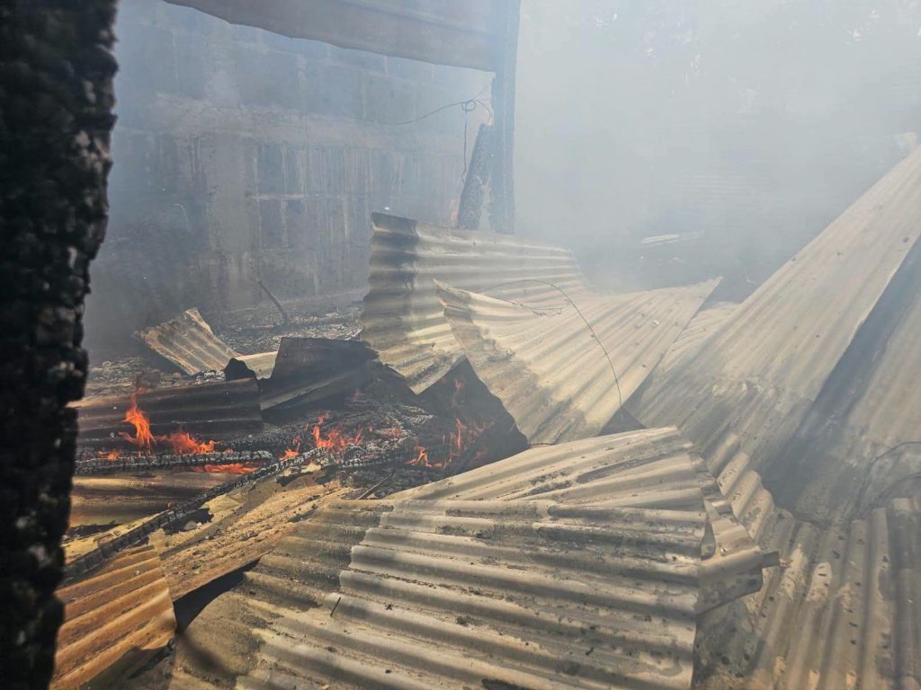 Dos viviendas terminan reducidas a cenizas tras incendio en el barrio Rubén Darío, en Estelí. Foto: Informativo 24/7 Jinotega/Facebook.