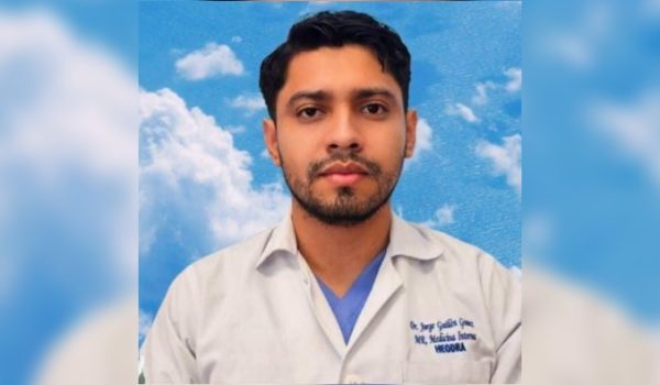 Médico Jorge Humberto Guillén Gómez, de 28 años, quien murió en accidente de tránsito. Foto: HEODRA/Facebook.