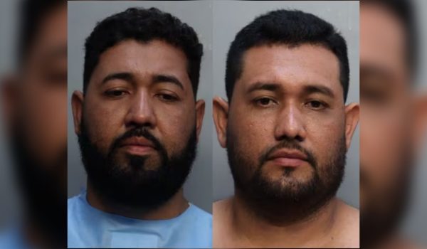 Deyton Odel Rojas, de 32 años (a la izquierda), y Helder José Rojas, de 30 (a la derecha), fueron presentados ante un juez por intento de asesinato en Miami. Foto: Local10.com
