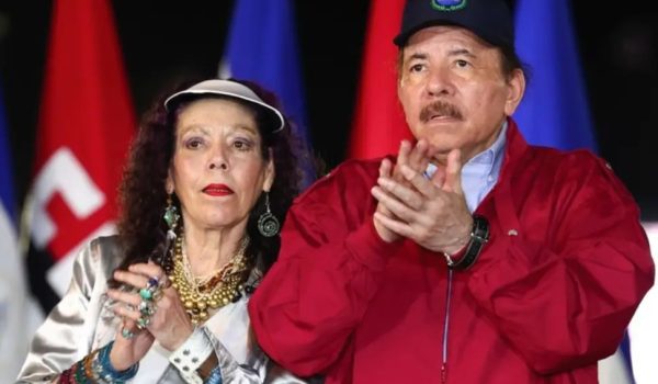 Los dictadores nicaragüenses Rosario Murillo y Daniel Ortega están siendo rechazados por personalidades de Latinoamérica, debido a la dictadura que mantienen en Nicaragua. LA PRENSA/ INTERNET