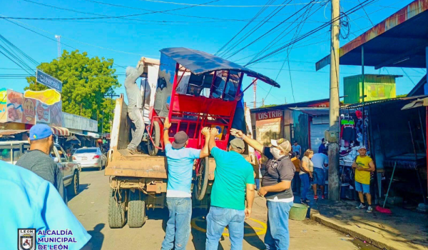 Alcaldía de León ocupó 12 triciclos en los alrededores de la terminal. Foto: Tomada de Facebook / Alcaldía de León