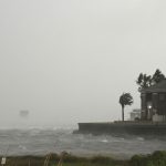 Isaías toca tierra como huracán de categoría 2 en la costa de EEUU 