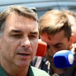 Jair Bolsonaro está «muy contento» con las elecciones en Brasil, dice su hijo