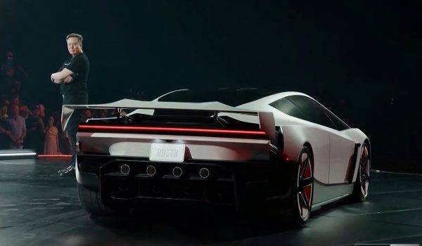 Elon Musk presenta el auto «volador» de Tesla