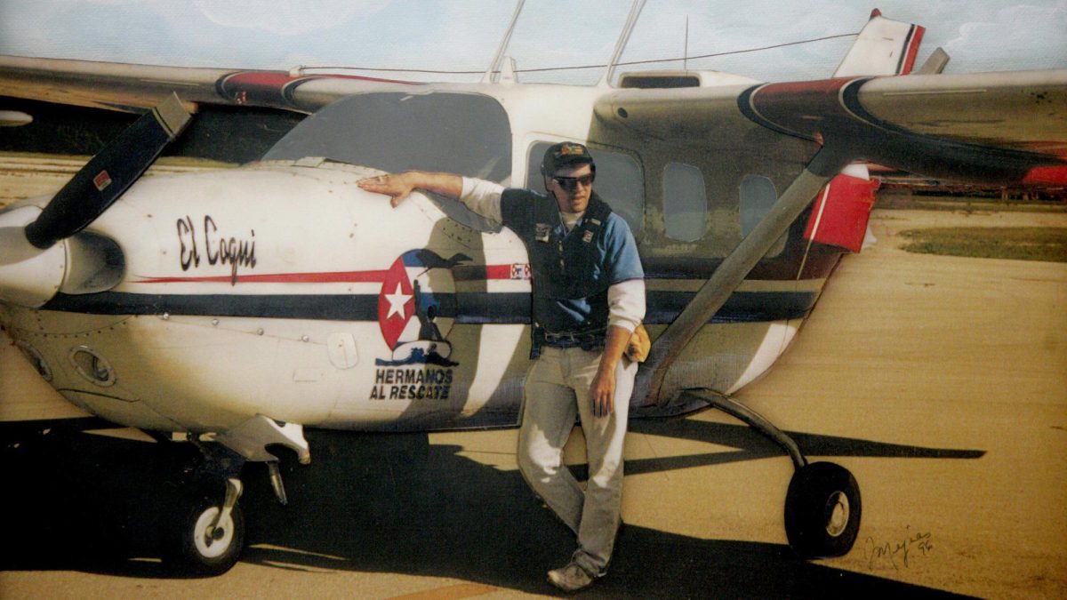 Carlos Costa, que pilotaba una de las dos avionetas, fue uno de los cuatro activistas de Hermanos al Rescate que murieron en el ataque. Foto: BBC Mundo