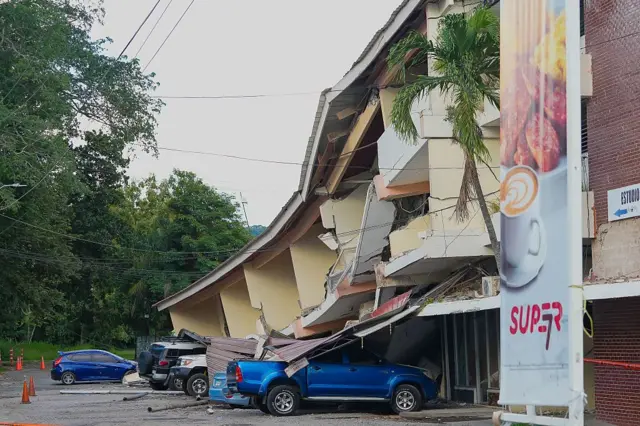 Parte de un hotel se derrumbó en la localidad de Penonomé.