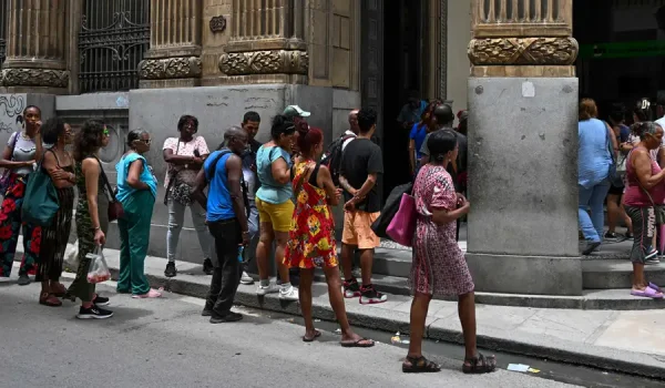 EEUU sanciona a banco de Cuba por colaborar con banco iraní