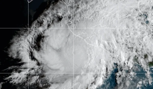 Huracán Simón y tormenta Rachel causan cinco muertos en México