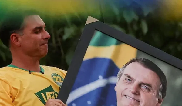 El canditato presidencial Flávio Bolsonaro cuanta con el respaldo político de los seguidores de su padre, Jair Bolsonaro.Imagen: Adriano Machado/REUTERS