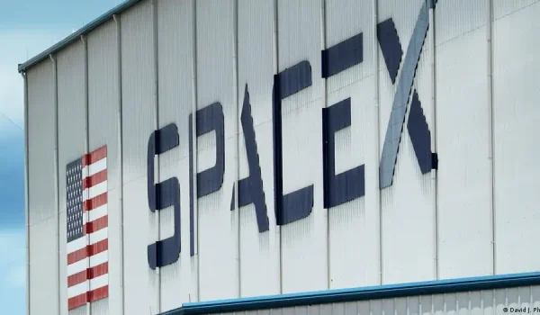 Logo de Space X en el Kennedy Space Center.