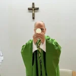 La imagen más esperada: así reaparece León XIV tras la cirugía