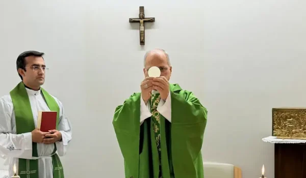 La imagen más esperada: así reaparece León XIV tras la cirugía