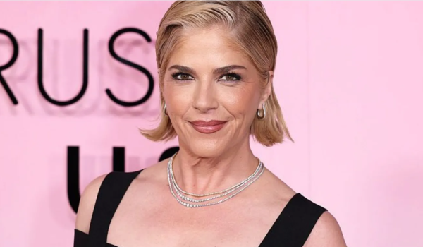 La actriz estadounidense Selma Blair es acusada de agresión tras un incidente con las azafatas durante un vuelo