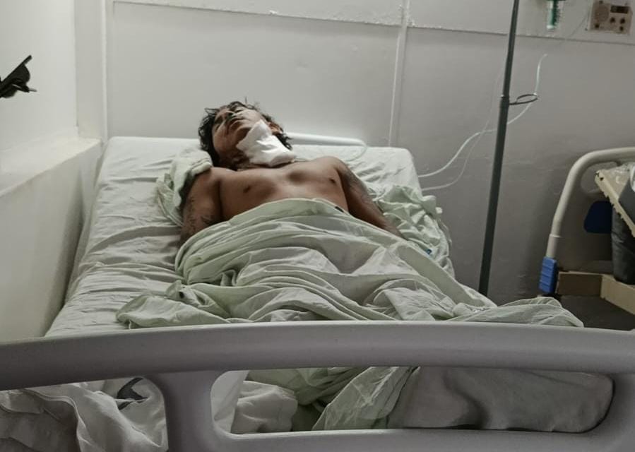 Aníbal Ramses Zúniga, en una cama del hospital de Masaya tras ser embestido por un toro. Foto: Cortesía/Ramses.