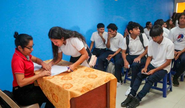 Estudiantes planean cómo gastar el Bono de Bachilleres