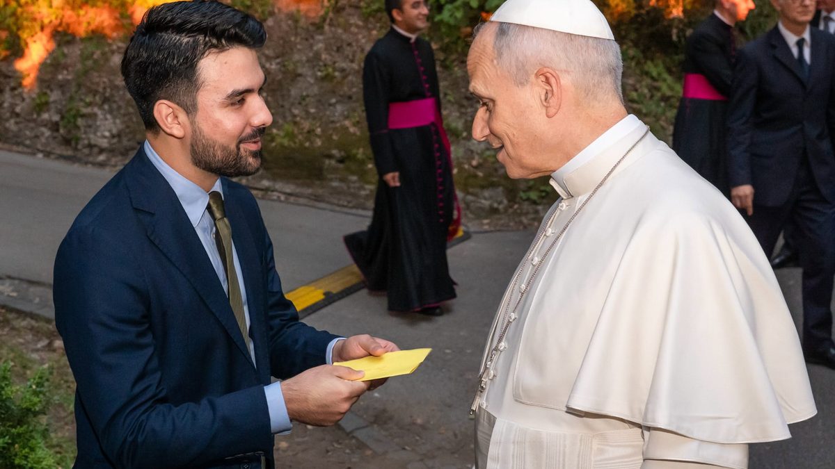 Carlos Cordonero entregó una carta al Papa León XIV hablándole del proyecto Roman Cantor. Foto: Perfil de Facebook / Carlos Cordonero