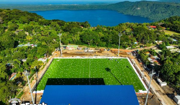 Construcción del estadio de fútbol en Catarina. Alcaldía de Catarina