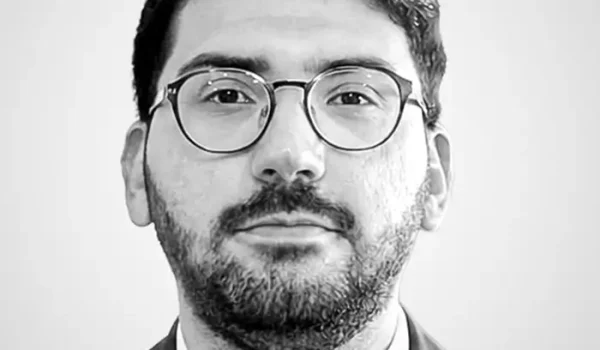 Enrique Cuadra es activista político nicaragüense, miembro de la Asamblea Nicaragüense por la Democracia y de la Red Latinoamericana de Jóvenes por la Democracia.