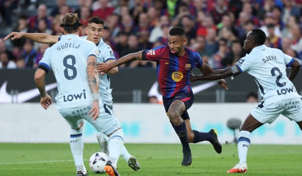 Gabriel Jesús aprovechó su oportunidad con el Barcelona.