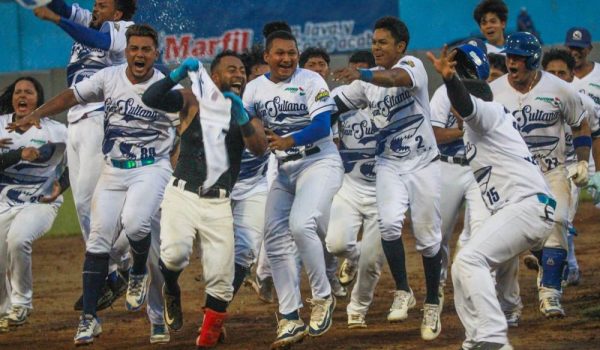 Tiburones logran espectacular arrebato ante Estelí para avanzar a la final del Pomares