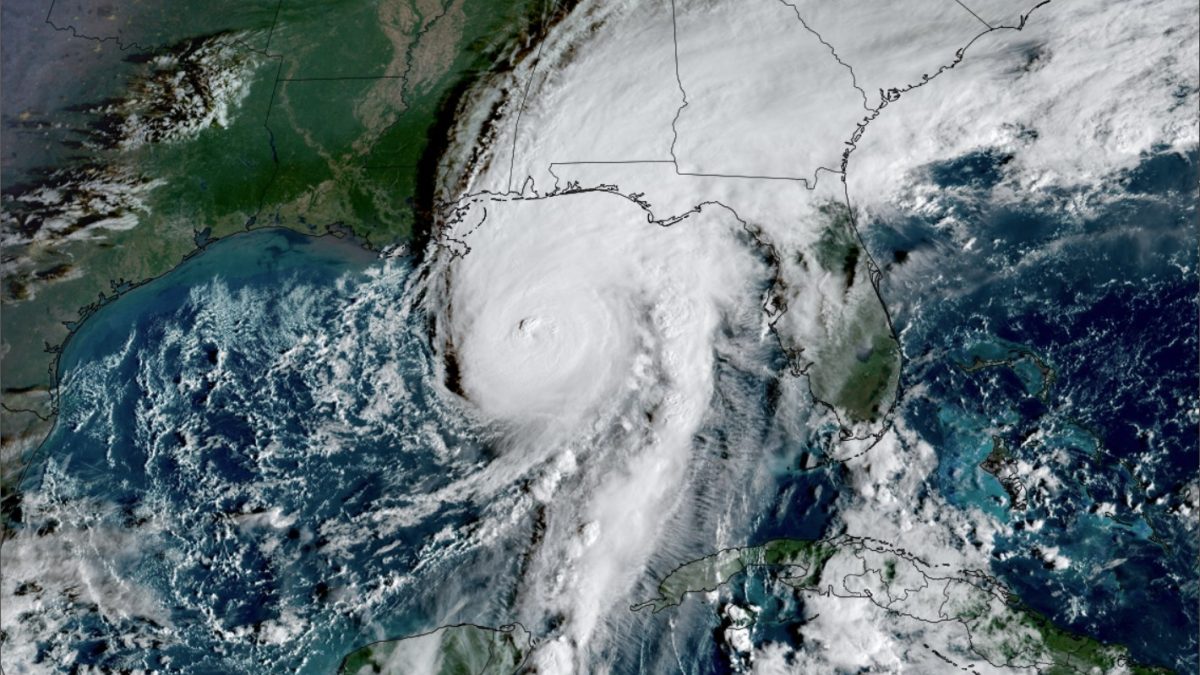 Esta imagen satelital facilitada por el Instituto Cooperativo de Investigación en la Atmósfera de la Universidad Estatal de Colorado y la Administración Nacional Oceánica y Atmosférica (CIRA/CSU y NOAA) muestra la tormenta tropical Isaias dirigiéndose hacia la costa estadounidense del Golfo el 9 de octubre de 2026, a las 13:11 UTC. (Foto cedida / CIRA/CSU / AFP)
