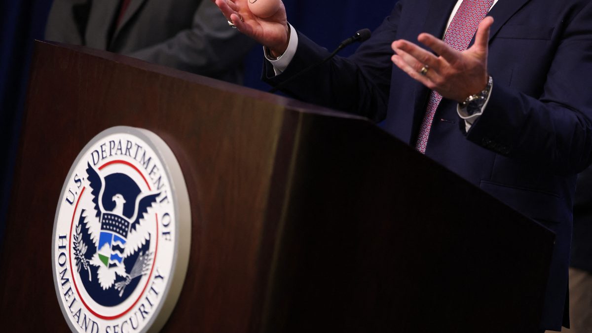 El Servicio de Control de Inmigración y Aduanas de los Estados Unidos se encarga de arrestar a personas con órdenes de deportación. Foto: AFP