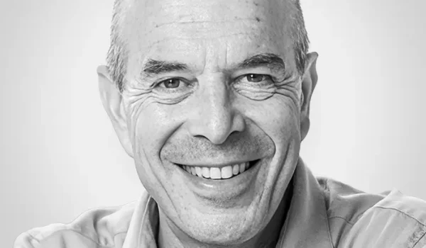 Ian Goldin es catedrático de Globalización y Desarrollo en la Universidad de Oxford; autor de The Shortest History of Migration (Old Street Publishing, 2024; The Experiment, 2025) y coautor (junto con Tom Lee-Devlin) de Age of the City: Why Our Future will be Won or Lost Together (Bloomsbury Continuum, 2023).