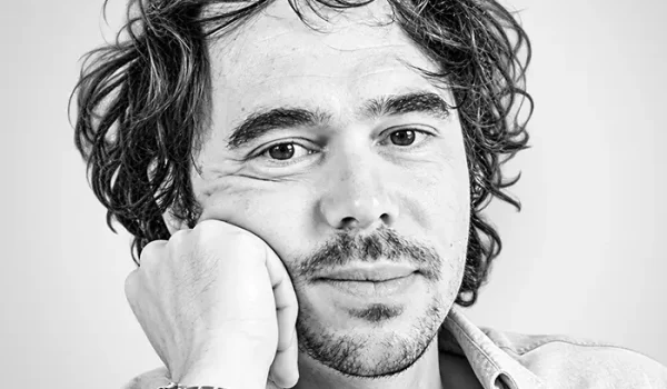 Jonathan Levy es profesor de Historia en Sciences Po; autor de Ages of American Capitalism: A History of the United States (Edades del capitalismo estadounidense: una historia de los Estados Unidos). (Random House, 2021) y La economía real: historia y teoría ( Princeton University Press, 2025).