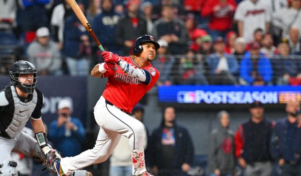Guardianes remontan y avanzan a la Serie de Campeonato