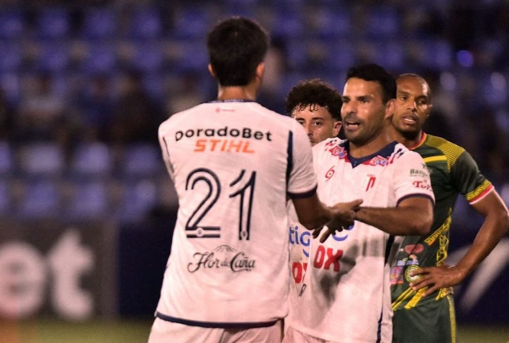 Juan Barrera anota en el primer triunfo del Fantasma Figueroa