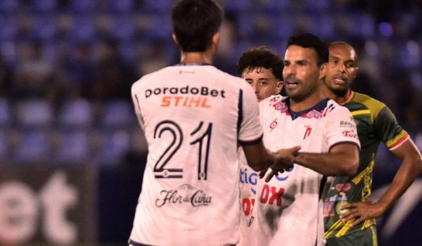 Juan Barrera anota en el primer triunfo del Fantasma Figueroa