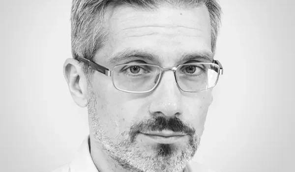 Laurent Warlouzet es profesor de Historia en la Universidad de la Sorbona, es el autor, más recientemente, de Libertad, solidaridad y comunidad: capitalismo e integración europea, de 1945 hasta la actualidad (Cambridge University Press, 2026).