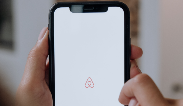 Airbnb anunció nuevas políticas para brindar una mejor experiencia a los huéspedes. Foto: CottonbroStudio/Pexels